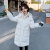 Trench Coats de Femme 2023 Coton Simple Coton Meton Milieu du chapeau détachable Pain Parkas chaude Femelle