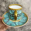 Kubki Wysokiej jakości kostne filiżanki kawy z kawy Vintage Ceramic Onglazed Advanced Tea and Saucers Sets Luksusowe prezenty 230817