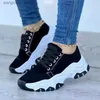 Klänningskor Nya kvinnor Sneakers Fashion Platform Lace Up Casual Sports Shoes Bekväma löpande damer Vulkaniserade skor Kvinnliga skor T230818