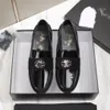 23SS Kadın Sneaker Lmbskin Kapitone Sekme Turnock Loafers Sandaletler 33 Renk Flep Dönüş Kilit Logo Loafer Kayma Mocassins Altın Gümüş Kristaller Zincir Tepe Düz Ayakkabı