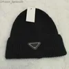 Beanie/Skull Caps Top Luxury Womens Mens Mens Designer Beanie Hat Inverted Triangle Letter編集済み暖かいウールの帽子18色茶色の女性Z230819