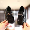 Sneakers Kids Patent Leather Shoes Slipon Boy Girl Square Heel Round Toes Shoes 2021 Autumn Retro Loafers Shoe Casual Walk 2136 J230818