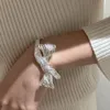 Bangle Statement Heavy Metallic Big Bowknot Cuff Bracelets Bracelet pour femmes pour la personnalité ouverte