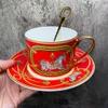 Mokken Golden Horse Coffee Cup Vintage ontwerpen Porseleinen theeset Bot China Cups en schotels met lepel keramische drinkware 230817