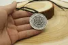 Colares pendentes 1pcs Viking Símbolo de Odin de Runic Runos Runos Nórdicos VEGVISIR Compass