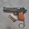 Nyhetsartiklar Desert Eagle Keychain Alloy Gun Model Trähandtag Guldpläterad Pistol Pendant Mini Gun For Kids Gift R230818