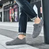 Klänningskor män läder casual skor sneakers låg topp bekväma italienska herrskor lyxdesigner loafers moccasin sko man 230817