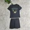 Calça preta de duas peças T-shirt e shorts fleg de faixas casuais