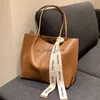 Totes Brown Black Women Bag wiosna nowa moda na ramię bolsa feminina luksusowa designerska torebka HKD230818