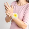 Bedelarmbanden kleding parelpolketen vrouwen sieraden kunstmatige plumeria armband Hawaiiaans kostuumaccessoire