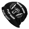 Berets Work Hard Play Bodybuilding Skullies Beanies Caps Unisex Cool Winter Warm Knit Hat Adult Gym Fitness Workout Bonnet Hats