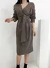 Sukienki na dzianiny Elegancka 2023 Zimowa gruba sweter sukienka Kobiet Kobiet Autumn Vintage Kobieta solidna koreańska ciepły pasek vestido