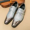 Sapatos de vestido sapatos de ouro para homens mocassins de casamento de ponta pontia de peixe escala de fivela de fivela de calça de prata Sapatos com tamanho 39-45 230817