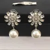 Boucles d'oreilles de créatrice de marque Miumiu Boucles d'oreilles fleurines de perle de diamant complète fleurie incrustée avec des accessoires de tempérament de la mode diamant bijoux