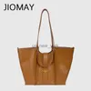 Totes JIOMAY PU Bolsos de mano de cuero 2023 Mujeres Bolsos de hombro de color sólido simple Correa giratoria de moda Bolsos de diseñador de gran capacidad HKD230818