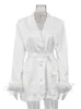 Casual klänningar elegant lapel vit kvinnor 2023 mode långärmad fjädrar klänning höst vinter snörning mini kvinnliga kläder
