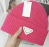 Lyxdesigner hattar mäns och kvinnors mode Skallcaps vardagliga casual multifunktionär färgglada resor utomhus vinter värme designer hatt