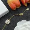 Projektant biżuterii złota bransoletka kobiet