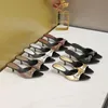 Vroege voorjaar populaire slippers slippers hielhoogte 6 cm ademende vierkante kop sandalen volledig pakket