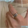 Pierścienie zespołowe 6 mm klasyczna biżuteria dla kobiet szachownica prosta czarno -biały pierścionek z luksusem Luksusowy prezent dostawa dhvob
