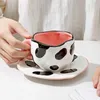Muggar personlig handmålning mjölkko mönster porslin kaffekopp med tefat söt handgjorda oregelbundna tepåter bordsartar 230818