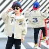 Jackets Biños Fashion Fashion Autumn Coats Ropa de impresión de letras Niños de estilo coreano Ropa de ropa exterior 6 8 10 12 años 230817
