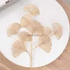 Couronnes De Fleurs Décoratives Plantes Dorées Artificielles Fleurs Feuille De Palmier Ginkgo Feuille D'eucalyptus Faux Fleurs Décorations De Mariage Home Room Table Decor HKD230818