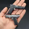 Nyhetsartiklar 2023 Legering Mini Pistol Gun Model Keychain Pendant Löstagbar leksakspistol för PUBG Weapon Kids Gift R230818