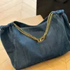 Bolsa de bolsa de grande capacidade Mulheres bolsas de compras bolsa de senhora hardware dourado letra acessórios de letra de zíper interno bolsa de ombro de ombro de jeans de alta qualidade