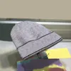 メンズデザイナービーニーニット帽子デザイナースカルキャップブルーグレー冬のカペロは暖かいゴラソフトラグジュアリーボンネットシンプルビンテージカッペッリ
