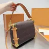 Kvinnor axelväska tryckt läderdesigner lyxig handväska yk sidstamväskor kvinnliga små fodral crossbody underarm bokstav plånbok koppling handväska