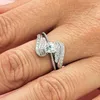 Bröllopsringar Huitan Stylish Women Engagement Ring med bländande Zirconia Gorgeous Female Band Timeless Jewelry for Proposal Party