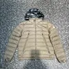 Hidden Hat Design Lätt Mens Down Jacket Arm Badge Puffer Jacket Front Picks Pockets Winter Wram Coat Storlek 1--5231T