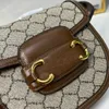 Designer tas heren en dames klassieke lederen crossbody tas mini draagbare draagtas stijlvolle retro schoudertas gespeld 760191