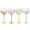 Weingläser kristallrot rotes Glas mittelalterlicher Retro -Hochzeitsgeschenke Getränk Glaswaren Hand bemalte Blume Lotus Martini Cup Champagner -Goblet -Flöten