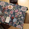 طاولة قطعة قماش رجعية متوسطة الطراز القديم الغلاف الجوي شاي مستطيل للاستخدام المنزلي