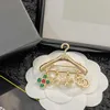 Kvinnor Designer Brosch Girl Brosches Hanger Form smycken Gratis frakt Fashion Flower Digital Pendant Pins #Including Box