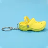 20pcs ألوان مختلطة سلسلة مفاتيح 3D Mini 7.5cm Eva Beach Hole Little Slipper Shoe -keychain bag accessories keyring car charms charms