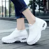 Sukienka buty Spring Women Sneakers Buty jesienne płaskie poślizg na platformie Tenis dla kobiet oddychających Sock Sock Buty Zapatos de Mujer T230818