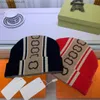 Beanie/Kafatası Kapakları Tasarımcıları Luxurys Beanie Hat Düz Renk Alfabesi Tasarım Eşleşen Bonnet Çok Çok Kış Sıcak Şapka Çift Modelleri Çok Molor Z230819