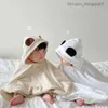 Handdoeken gewaden peuter baby met een kap
