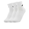 Chaussettes en noir et blanc en boîte à hauteur de quatre saisons Four Seasons Couleur de sport de sport Socking Basketball Training Choques