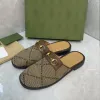 Designer Slipper Men Mula Mule Canvas Calfskin Sadnal Sandals Sandálias de Couro Fechado do dedo do dedo do dedo do dedo do dedo do pé bege slide ébano de luxo de verão