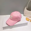 23SS Designer Women Hat Logo Shape Sticker Girl Cap gratis frakt Fashion Lovely Pink Ball Cap #Including Brand Box