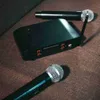 Microfones 4 canais Profissionais de mão sem fio Microfone portátil para Karaokê Ensino da Igreja KTV HKD230818
