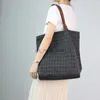 Totes 2023 Tote Luxury Designer Tote для женщин с большим количеством мягкой сумки для плеч Портативная сумочка подходит для всех сезонов HKD230818