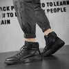 Stövlar sneakers casual skor för män pu läder bekväm platt suled hög topp mitt spetsar upp mode manliga skor 230818
