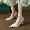 Chaussures habillées Escarpins pour femmes Blanc Mariée Mariage Talons hauts Bout pointu Chaîne Perle Bateau Mince Basique Pompe Perles Noir 230818