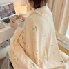 Filtar mjuk flanell filt korea stil bäddsoffa sängkläder robe korall fleece thow filt härlig resesäng poncho bekväm r230819