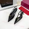Sandálias de designer de couro premium feminino Slingback Bomba de calfskin de 40 mm de 40 mm de diamante de diamante Aria slingback chinelos de sapatos europeus sapatos de vestido sexy bombas